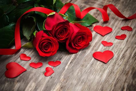 These 5 Romantic Rose Valentine Ts Are True Epitome Of Love