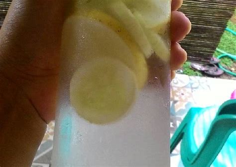 Sebab, buah belimbing mengandung pektin yang bisa membuat infused water belimbing cukup mudah. Resep Infused water timun & lemon oleh Pawon Bunda Dinda ...