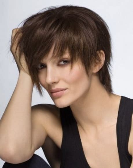 This piecey and blunt short haircut is the perfect 'do for girls with thin hair. 2015 Layered Haircuts for Short Hair | Short Hairstyles 2019