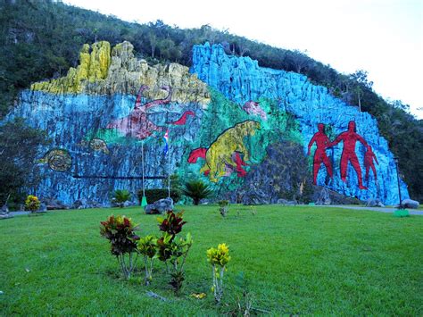 Národní park viňales je ukryt v pohoří sierra de los organon něco pře 25 km severně od města pinar del rio. Zdjęcia: Valle de Vinales, Pinar del Río, zachodnia Kuba ...