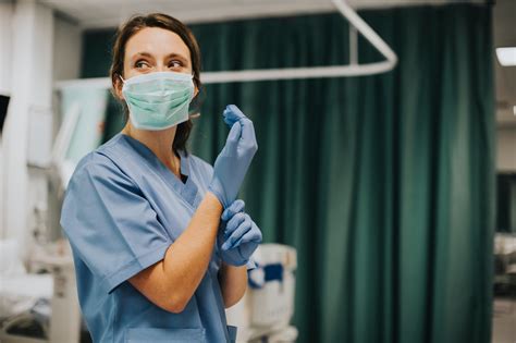 ¿qué Hacen Las Enfermeras Los Deberes Y Procedimientos De Enfermería
