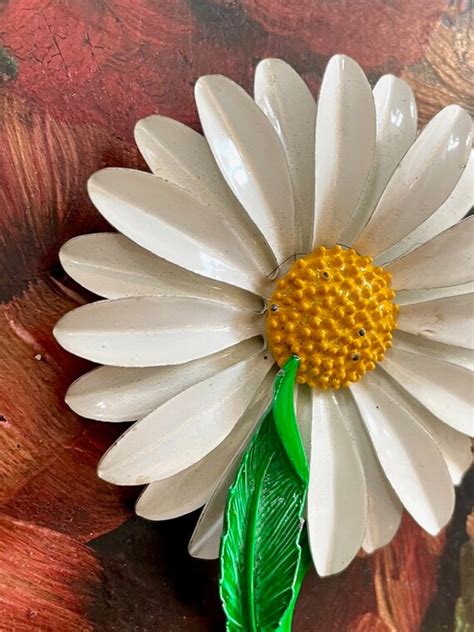 Mid Century Flower Power Daisy Pin Gem
