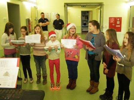 Klassen an der salvador allende schule in wriezen eine projekteinheit über soziale berufe. Weihnachtssingen im Krankenhaus Wriezen - Salvador-Allende ...