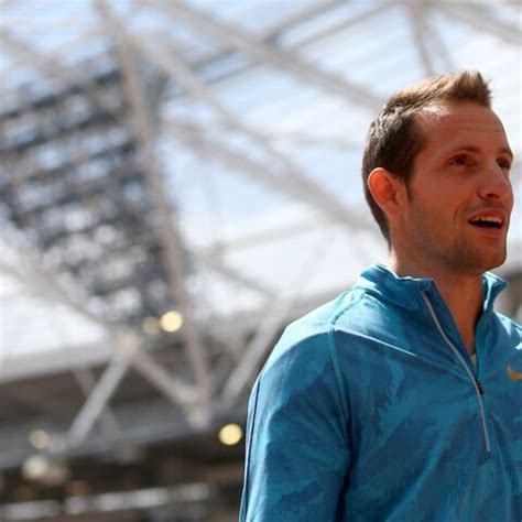 À la perche, renaud lavillenie sera en quête d'une 11e couronne nationale. Renaud Lavillenie, la nouvelle muse de Cédric Klapisch - Gala