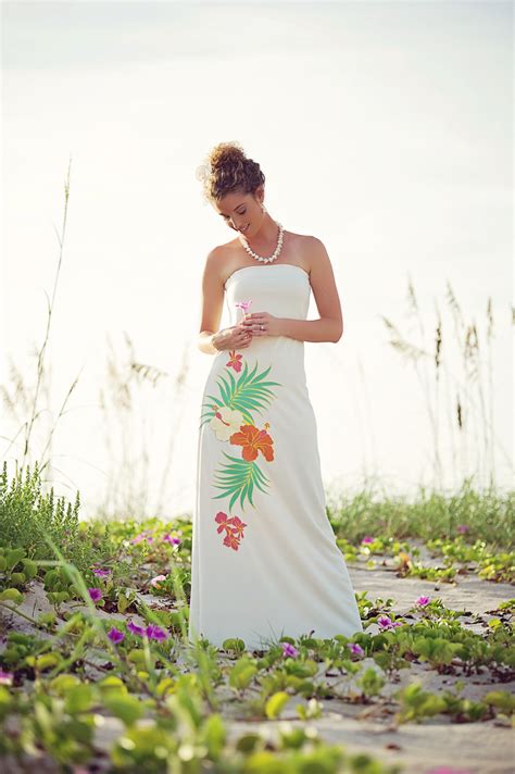 Tropical florals, palm tree accents and pineapples accented this newport beach wedding reception. 20 Unique Beach Wedding Dresses For A Romantic Beach ...