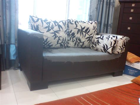 Salah satu cara paling mudah dalam menyiasati sarung tangan agar bisa digunakan menyentuh layar smartphone adalah dengan menggunakan benang konduktif. Hiasan Naluri Enterprise: Sebahagian sofa yang boleh ...
