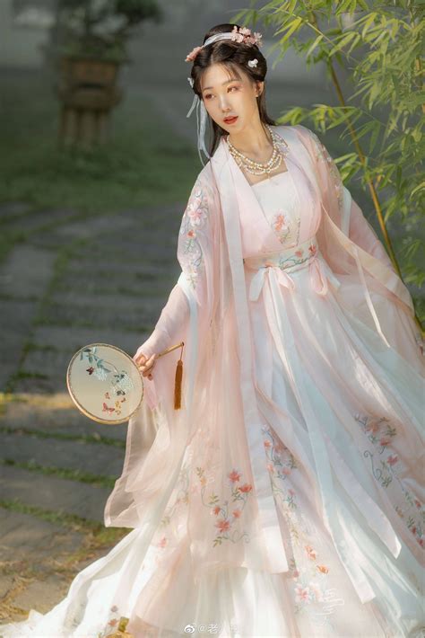 Pin By Twilo On Fashion Chinese Clothing Traditional Traditional Asian Dress Traditional Dresses