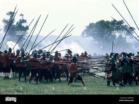 Members Of The Sealed Knot English Civil War Re Enactment Society Stock