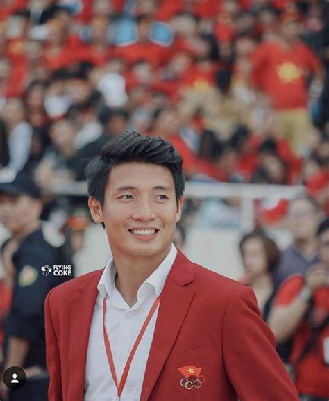 Nếu có thể em xin dùng đội hình 10 người thi đấu để chấp văn toàn. Bùi Tiến Dũng đáp trả khi Văn Toàn hỏi "cưới vợ được chưa?"