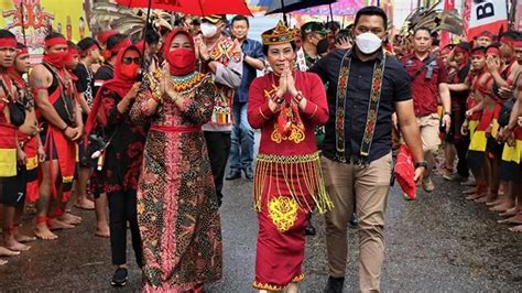 Keunikan Pakaian Adat Kalimantan Barat Dan Maknanya