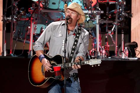 toby keith reveals stomach cancer diagnosis