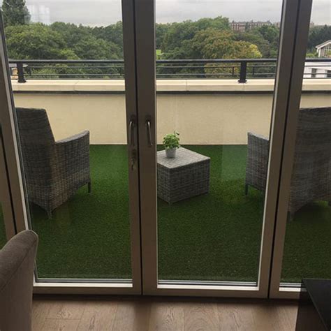What to do in winter. Fitting artificial Grass on a balcony in Parsons Green ...