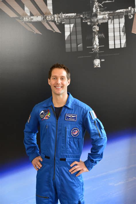 Comme ses coéquipiers, le français thomas pesquet, sélectionné en 2009 avec cinq autres astronautes européens, sera préparé à sa mission grâce à un entraînement rigoureux de plusieurs. Thomas Pesquet | Rêves d'Espace