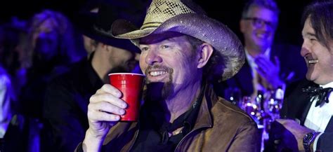toby keith took stage amid cancer worries for celebratory performance breaking news in usa today