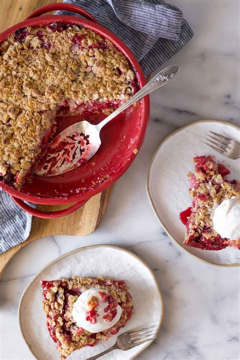 You'll love the saucy, creamy lusciousness of this dish. Berry Crumble Pie - Lovely Little Kitchen