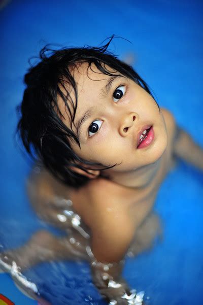 Child Photography Cuaca Panas Membuatkan Yaya Mandi 8 Kali Flickr