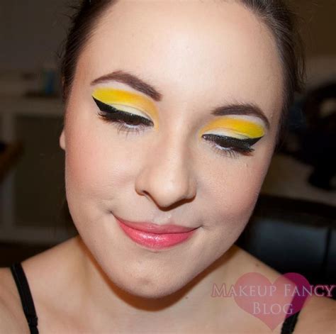 Yellow Makeup Looks Make Up Yellow Makeup Beauty Makeup Bronzer