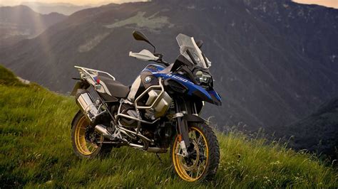 Bmw r 1250 gs adventure features. BMW R 1250 GS News and Reviews | RideApart.com
