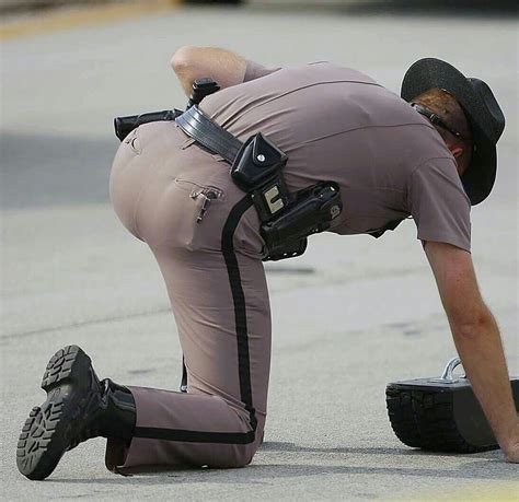 警察官のピチピチズボンの可愛いお尻撫で回したいな～♪ Men S Uniforms Police Cops Police Officer Football Pants Hot