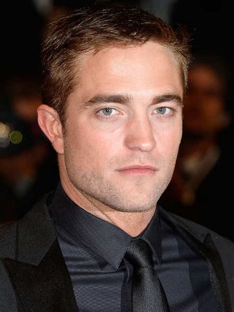 Six degrees of separation connect any two celebrities to see how closely they are linked. Robert Pattinson: Seine Eltern schmeißen ihn aus der Villa ...