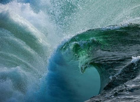 Powerful Photos Of Waves Captured By Ray Collins Demilked