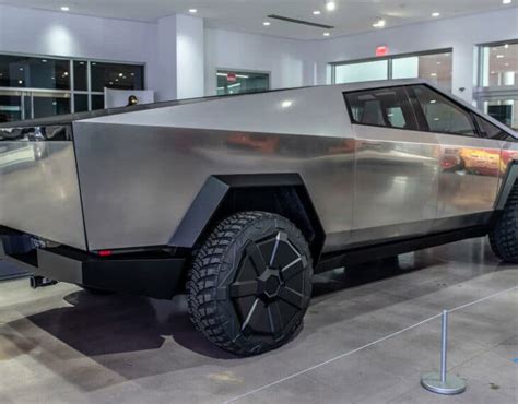 Tesla Cybertruck Bulletproof