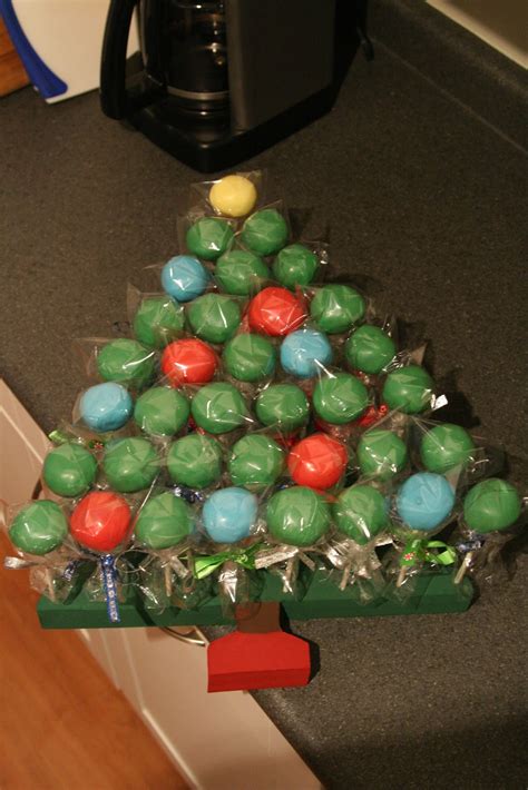 Christmas cake pops are here to stay; Everyday Foodie: Cake Pop Christmas Tree