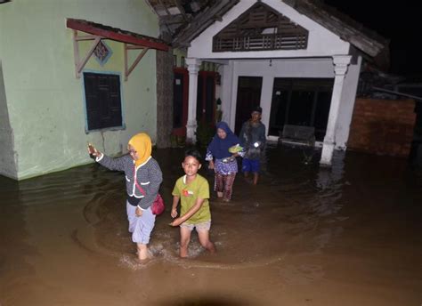 Ratusan Rumah Di Lampung Selatan Terendam Banjir Republika Online