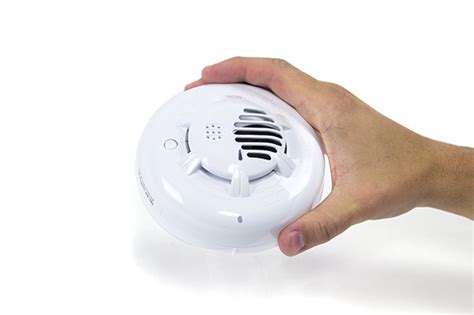 Many smoke and carbon monoxide detectors use a 9v battery but some use lithium batteries that can last for ten years. Carbon Monoxide Detector - Change Battery