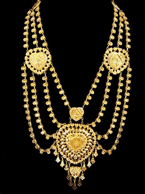 Studded jewellery is available in 14kt and 18kt purity, as they hold the gemstones and diamonds better. 21k gold necklace (1259) - Alquds Jewelry