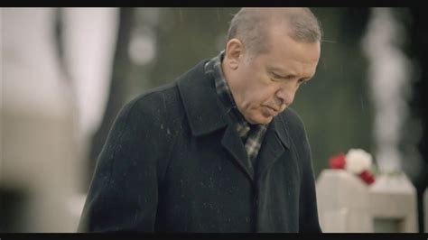 İlkokul eğitimini kasımpaşa'daki piyalepaşa i̇lkokulundan 1965 yılında tamamlar. Yüz Yıllık Destan Çanakkale Şiiri Çanakkale Zaferi'nin 100.yıl reklam Recep Tayyip Erdoğan - YouTube