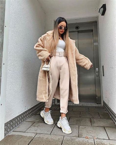 53 Best Streetwear Outfits For Men And Women 2023 Guide Chic Winter
