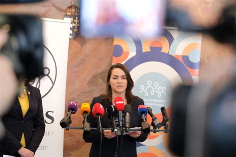 Vissza nem térítendő milliókkal, további adókedvezménnyel és nagyszülői gyeddel ösztönzi a kormány a gyermekvállalást. Csúcson a házasságkötések száma - csalad.hu
