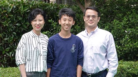 Ycis Shanghai Alumnus Generously Donates To Start Robotics Fund Yew