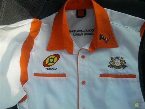 Jaket sukajan adalah jaket bermodel jaket bisbol, bomber, atau varsity dengan bordiran berciri khas jepang. cetak t - shirt,sulam baju korporat,jaket korporat...murah ...