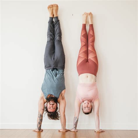 10 Wrist Stretches To Warm Up For Handstand — Alo Moves