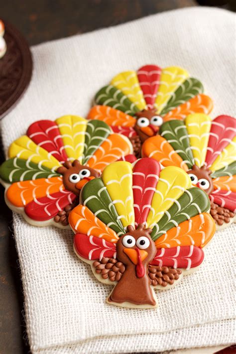 Thanksgiving decorating ideas for a dining room. Decorated Turkey Cookies | The Bearfoot Baker