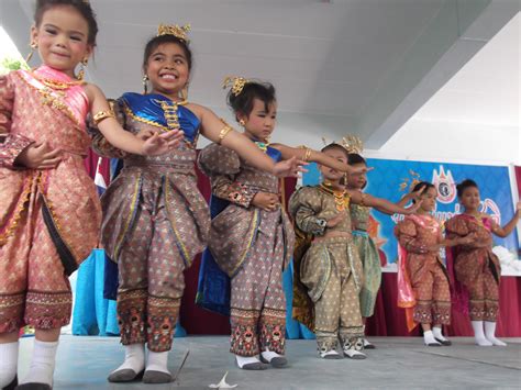 thai dancing | Lumos Student Travel Award Program
