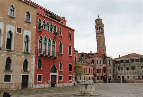La galería de la academia se encuentra muy cerca de la monumental plaza del duomo. Viajamos por...: Curiosidades de Venecia