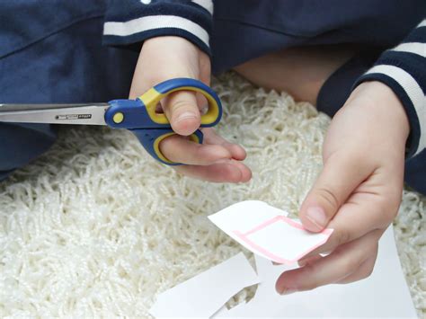 How to Teach a Child to Use Scissors: 6 Steps (with Pictures)