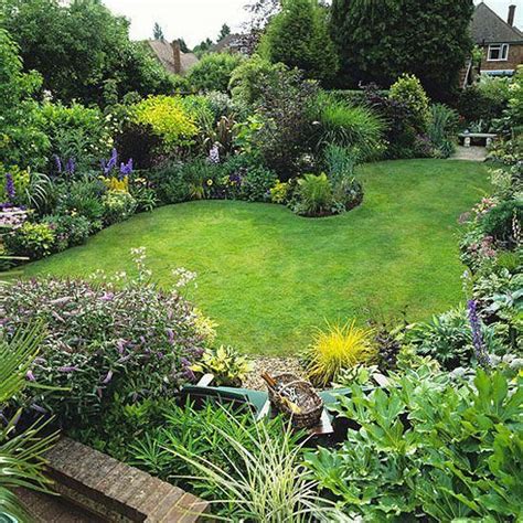 22 beautiful flower beds around trees | decor home ideas. 46+ Popular Ideas For A Small Rectangular Flower Bed # ...