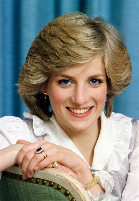 She received the style lady diana spencer in 1975, when her father inherited his earldom. Get the Real Story Behind Princess Diana's Iconic Taj ...