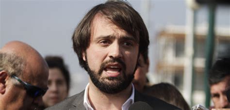 Alcalde jorge sharp propone trasladar cuenta pública presidencial a santiago. Jorge Sharp aseguró que no entiende posible querella de ...