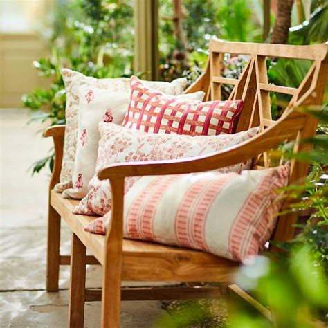 The Most Beautiful Pink Outdoor Pillows The Mood Guide
