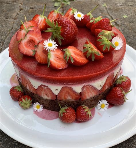 strawberry foodporn cake 🍓 r foodporn