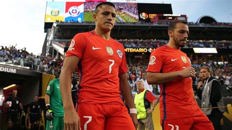 La roja de martín lasarte logró una importante victoria por 2 goles a 1 frente a bolivia en el estadio el teniente de rancagua.luis jiménez y jean meneses. Watch Chile vs Bolivia online: Copa America live stream ...