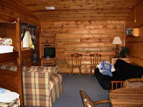 You'll be within a few minutes of the great camping and hiking opportunities of the shawnee national forest, historic sites, many of the best wineries in the country, as well as great dining and entertainment opportunities in several nearby communities. Rustic Getaway Cabins - Southern Illinois Log Cabin ...