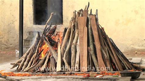 Burning flames of a pyre consume the body at a cremation - YouTube