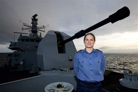 Est100 一些攝影some Photos Sarah West Britains First Female Warship