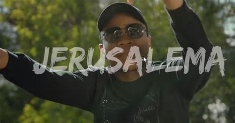 Das außergewöhnliche projekt tanz jerusalem sucht die unterschiede und gemeinsamkeiten der drei großen monotheistischen religionen sowohl musikalisch wie. "Jerusalema": Der Song aus Afrika, der die Welt zum Tanzen ...